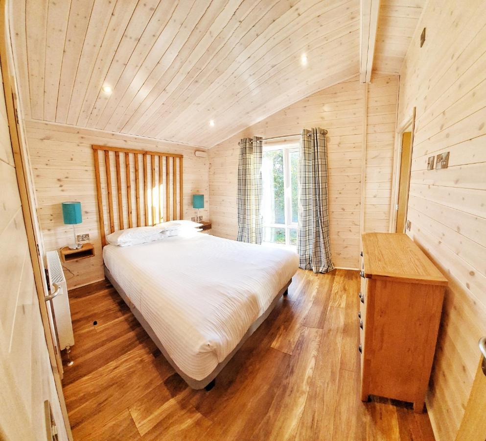Skyline Lodge Loch Lomond Castle Lodges Balloch Esterno foto