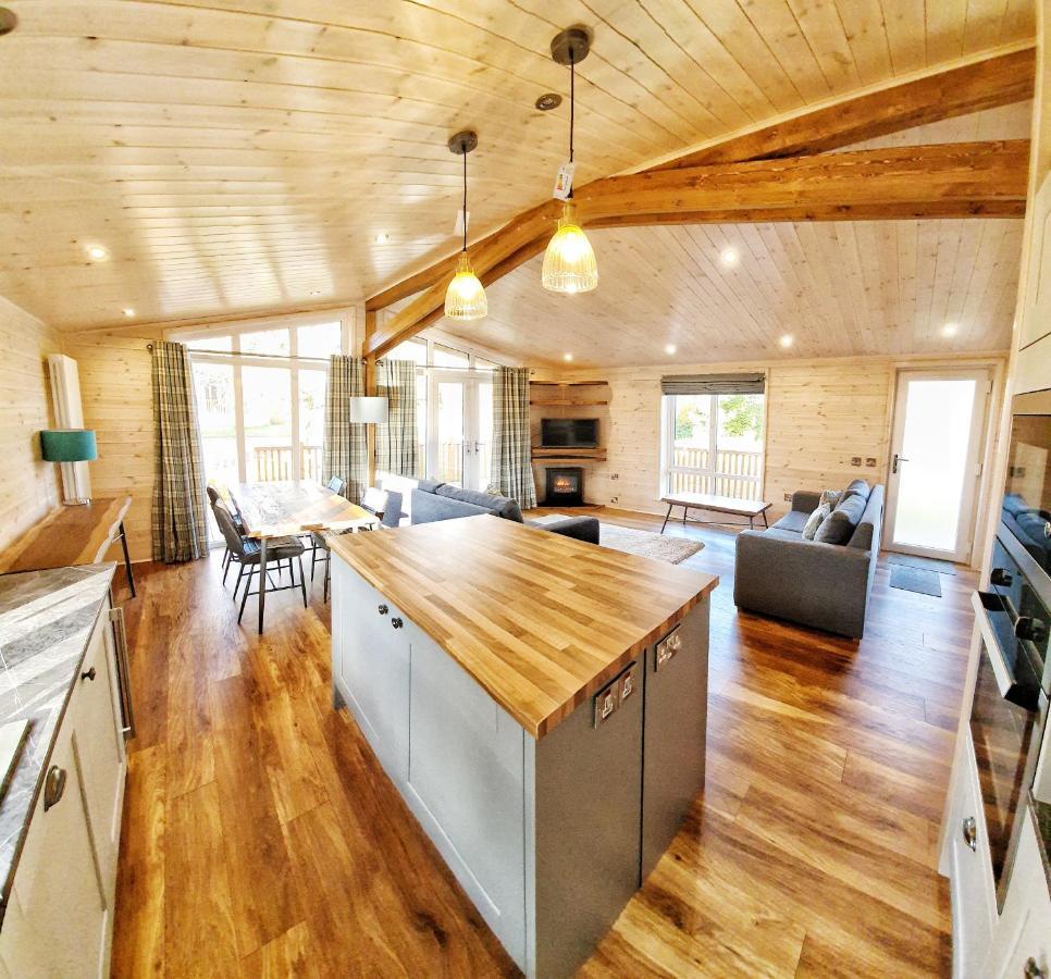 Skyline Lodge Loch Lomond Castle Lodges Balloch Esterno foto