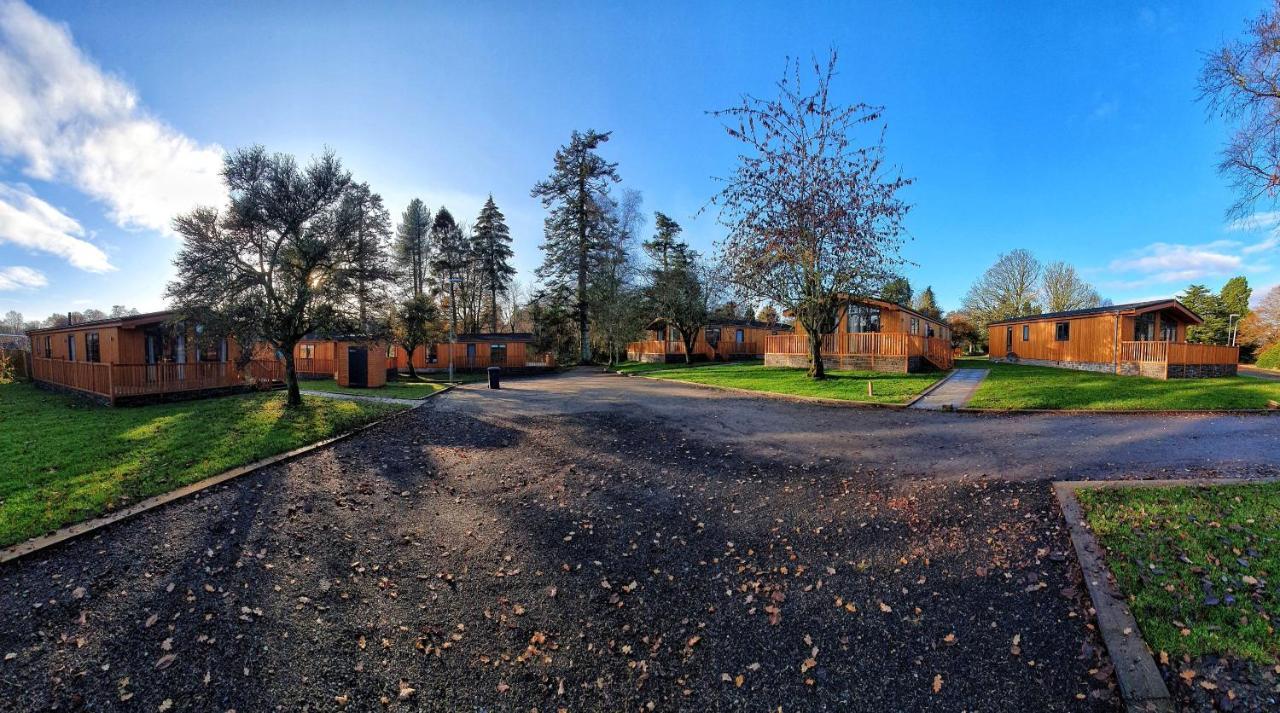 Skyline Lodge Loch Lomond Castle Lodges Balloch Esterno foto