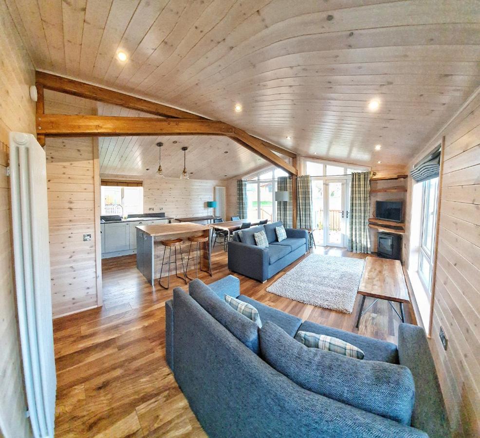 Skyline Lodge Loch Lomond Castle Lodges Balloch Esterno foto