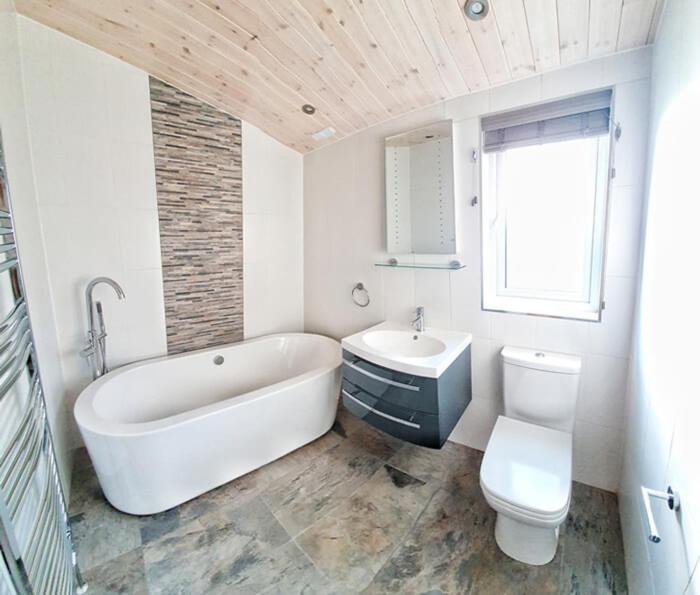 Skyline Lodge Loch Lomond Castle Lodges Balloch Esterno foto